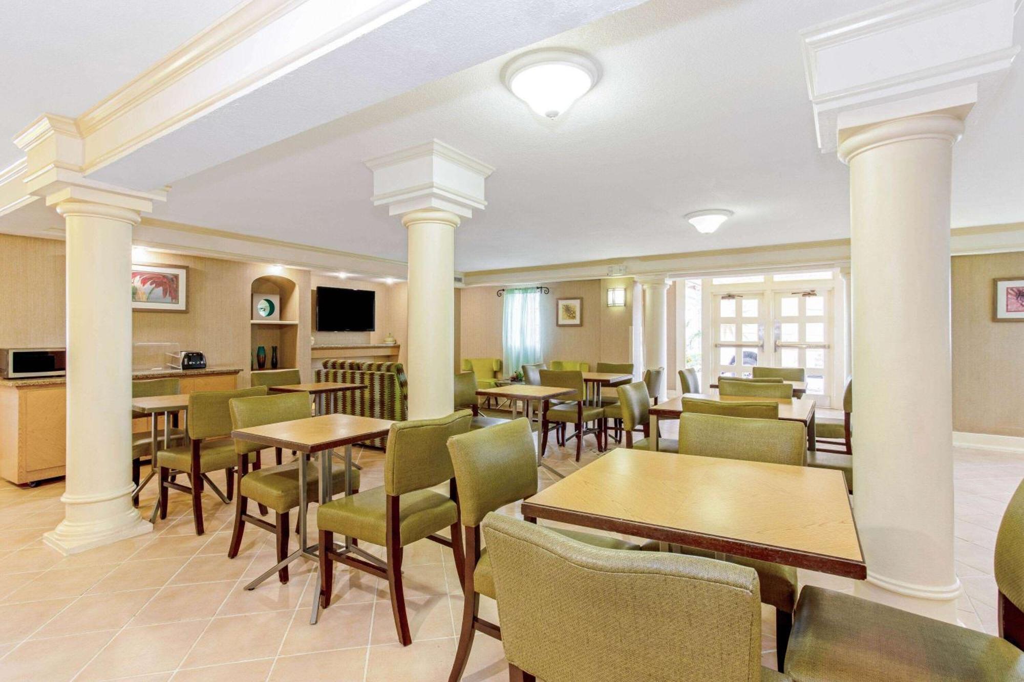 La Quinta Inn By Wyndham Orlando Airport West Eksteriør bilde