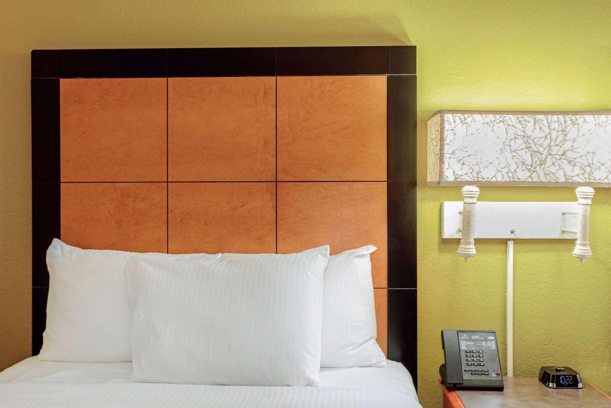 La Quinta Inn By Wyndham Orlando Airport West Eksteriør bilde